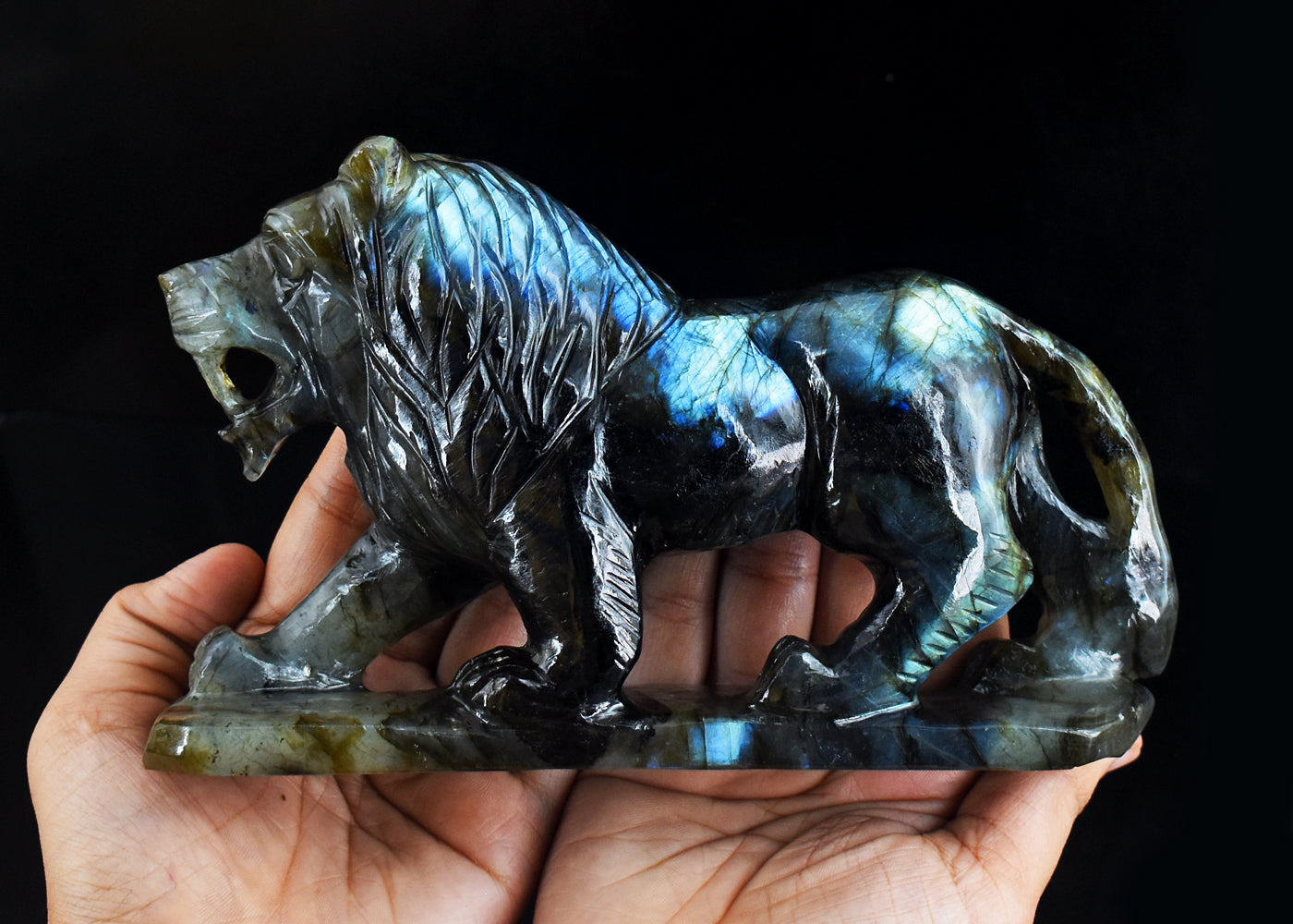 Beautiful  5826.00 Carats  Genuine Blue Flash  Labradorite Hand Carved Lion Gemstone Carving