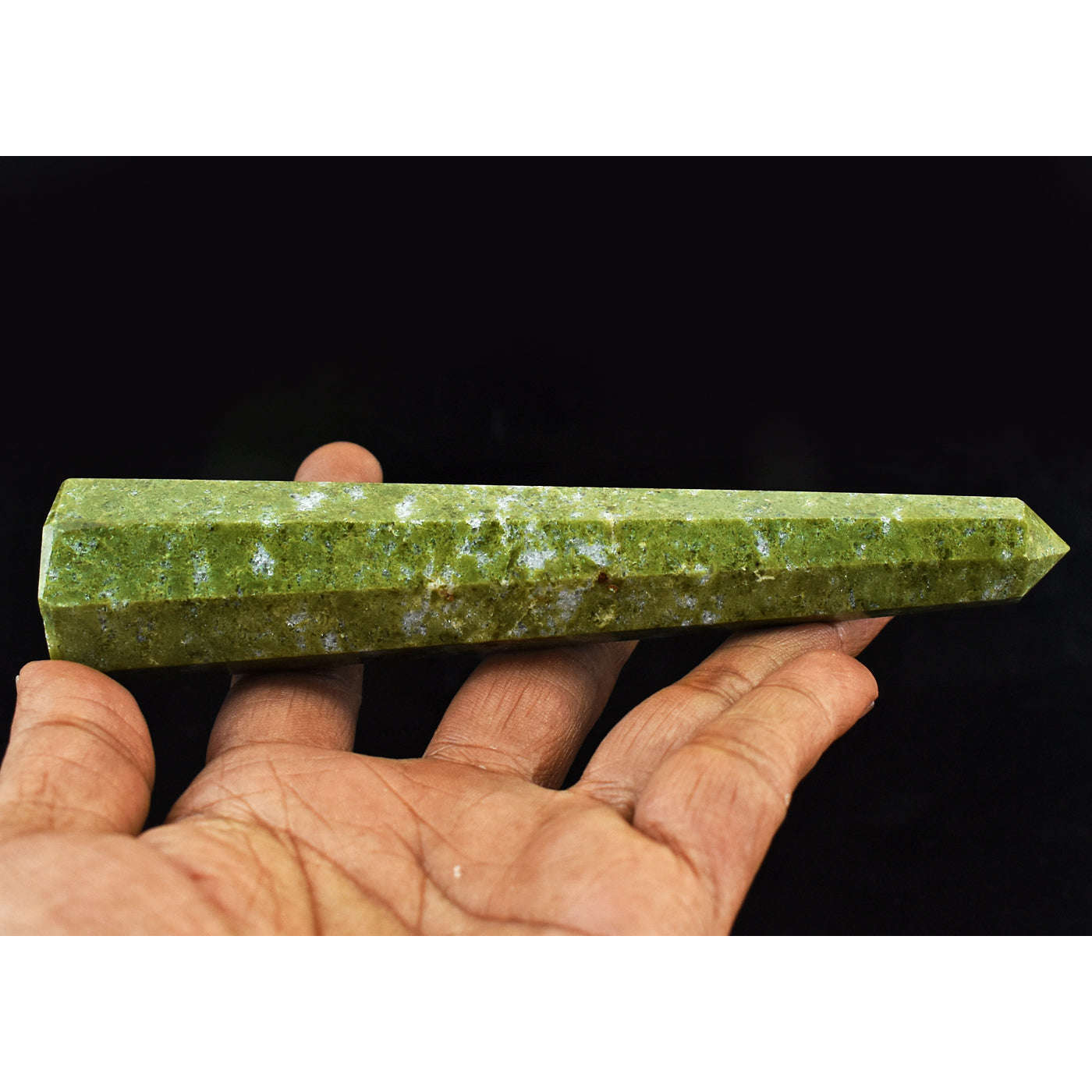 gemsmore:Natural Green Garnet  Hand Carved Crystal Healing Point Gemstone Carving