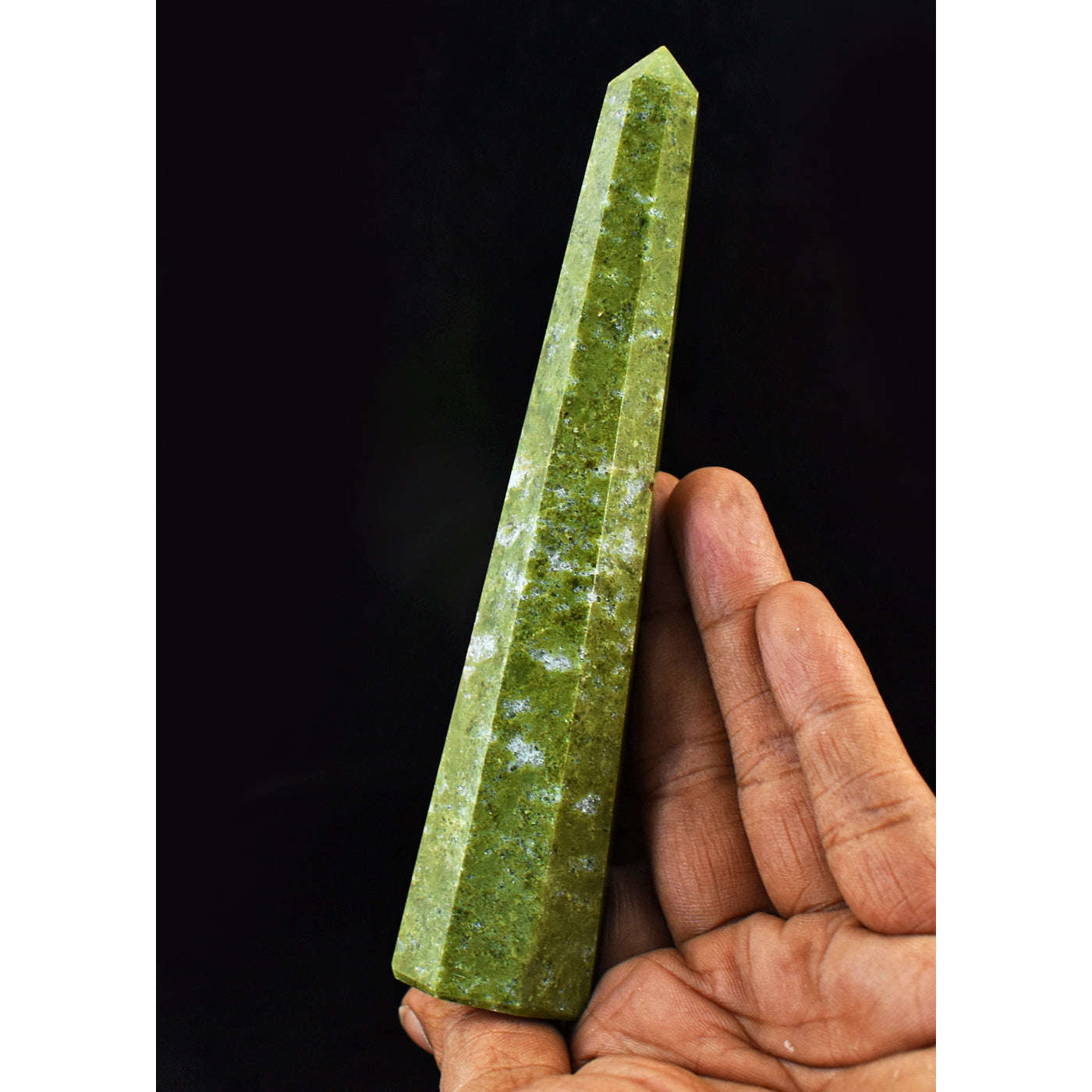gemsmore:Natural Green Garnet  Hand Carved Crystal Healing Point Gemstone Carving