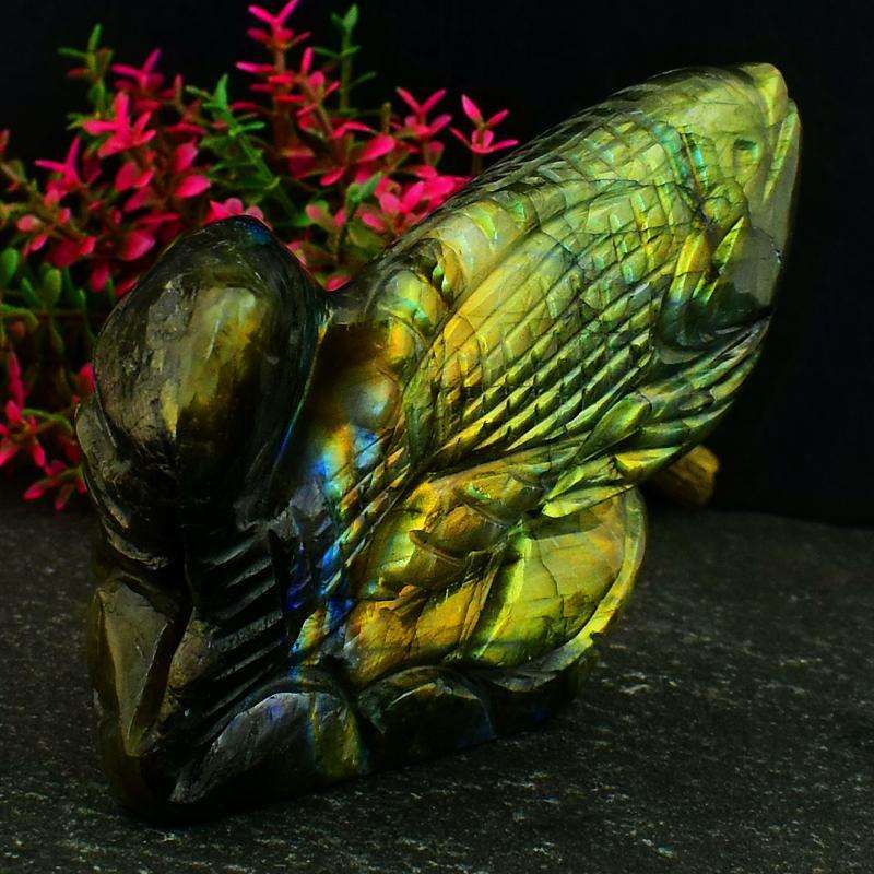 gemsmore:Artisian Carved Golden Flash Labradorite Twin Fish