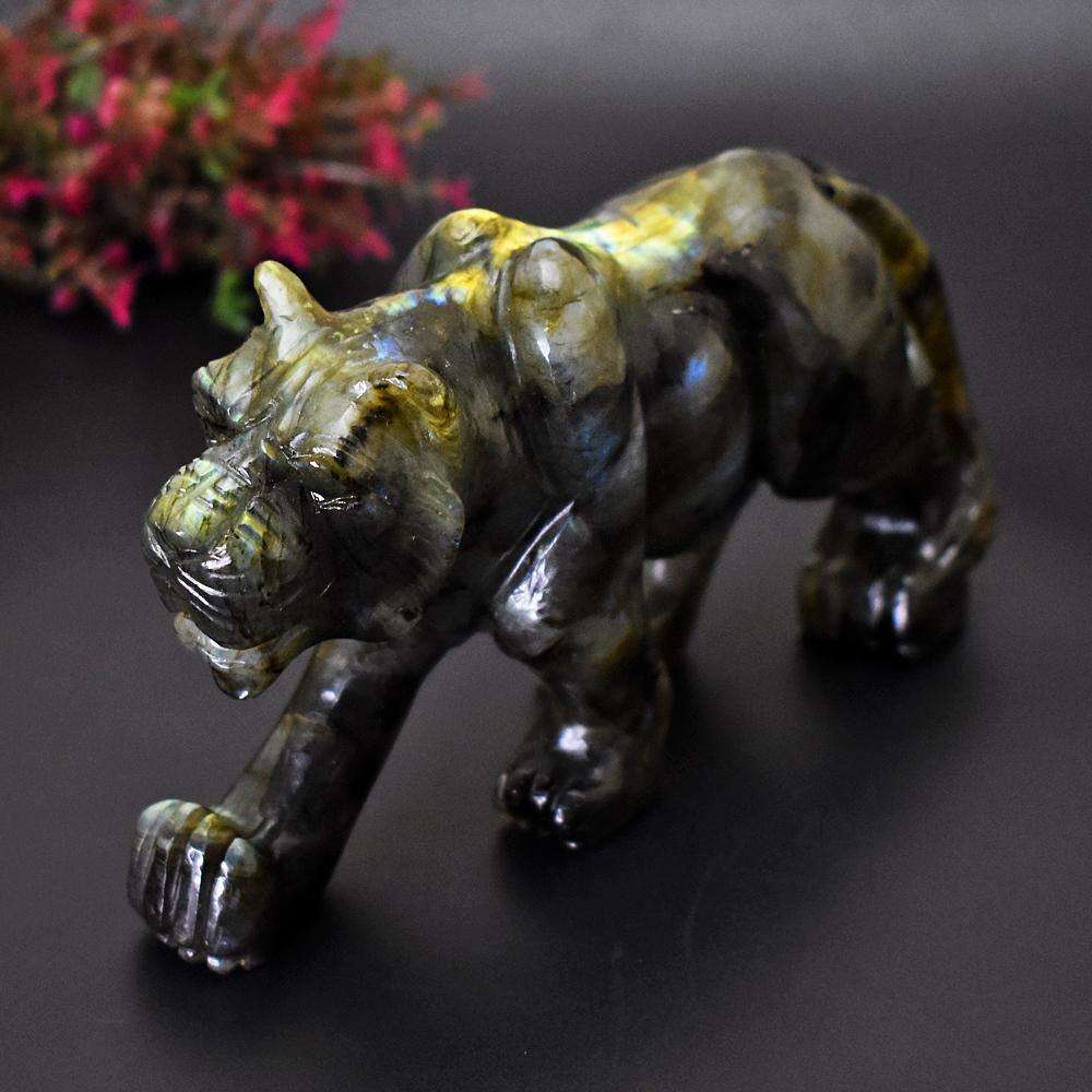 gemsmore:Exclusive Blue Flash Labradorite Hand Carved Tiger