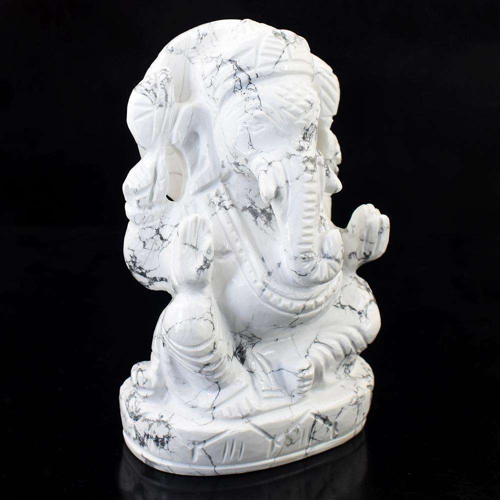 gemsmore:Exclusive Howlite Hand Carved Lord Ganesha Idol