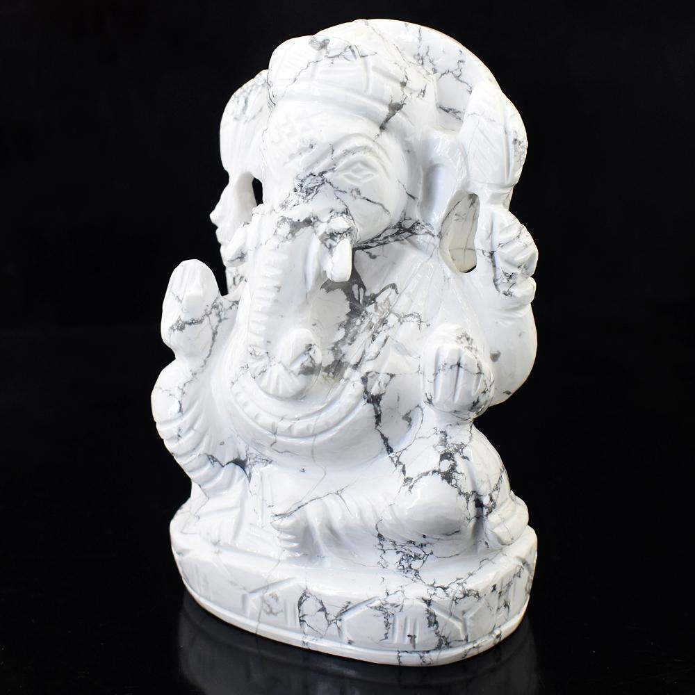 gemsmore:Exclusive Howlite Hand Carved Lord Ganesha Idol