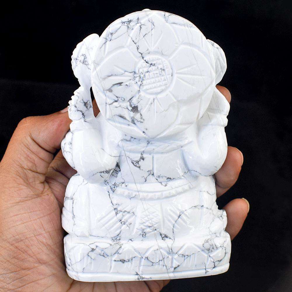 gemsmore:Exclusive Howlite Hand Carved Lord Ganesha Idol