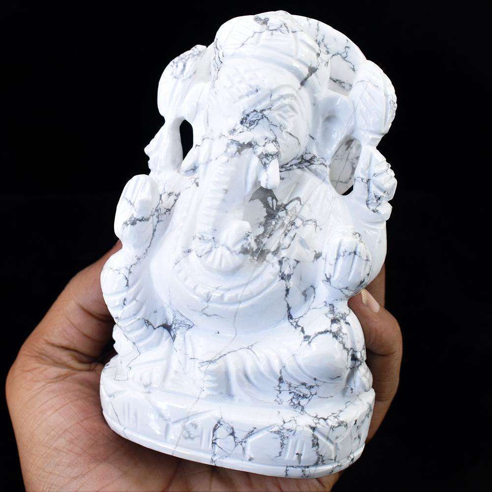 gemsmore:Exclusive Howlite Hand Carved Lord Ganesha Idol