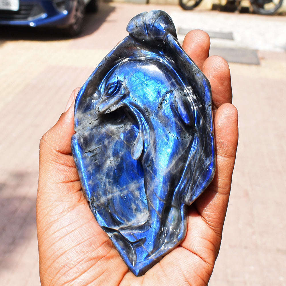 gemsmore:Genuine Blue Flash Labradorite Hand Carved Gemstone Dolphin