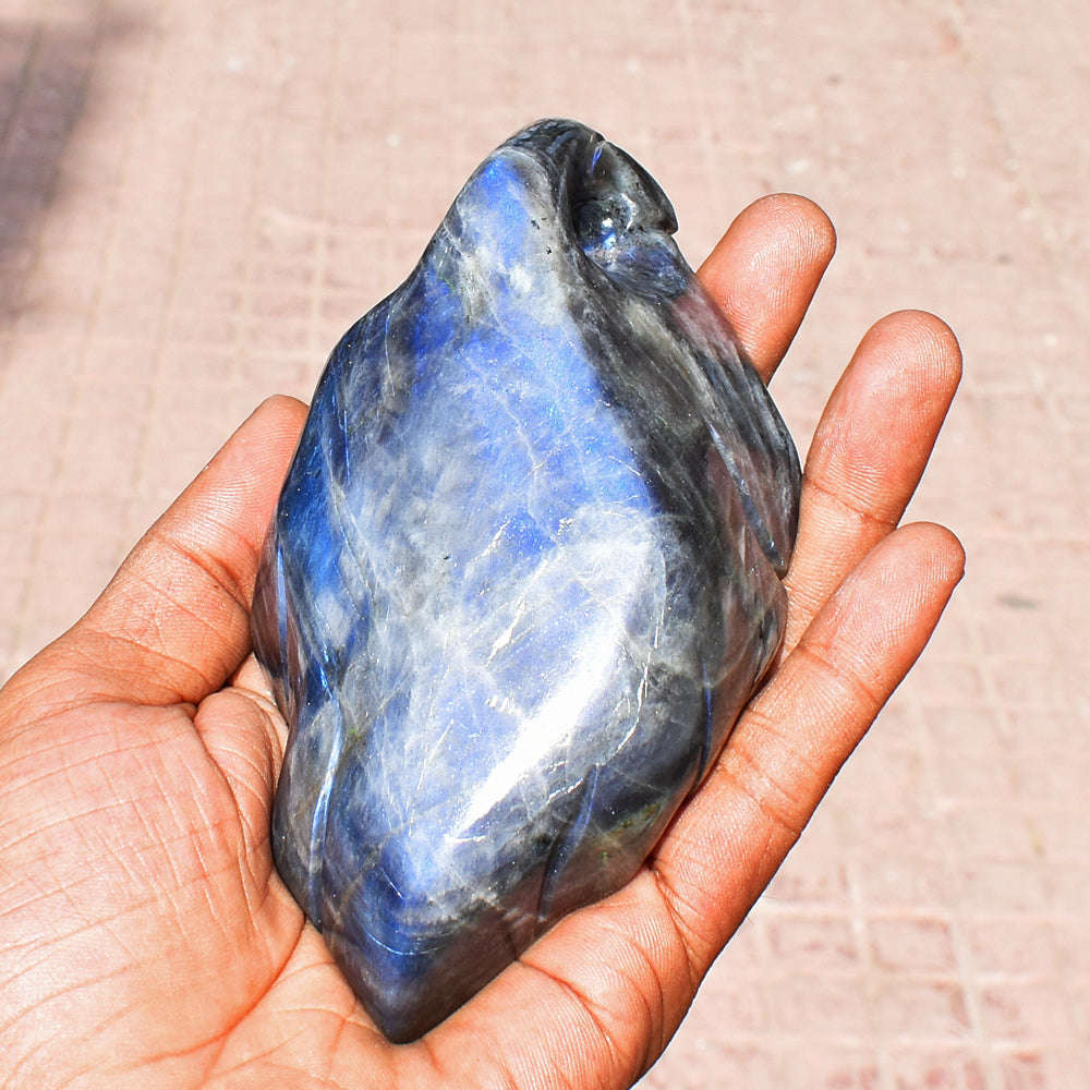 gemsmore:Genuine Blue Flash Labradorite Hand Carved Gemstone Dolphin
