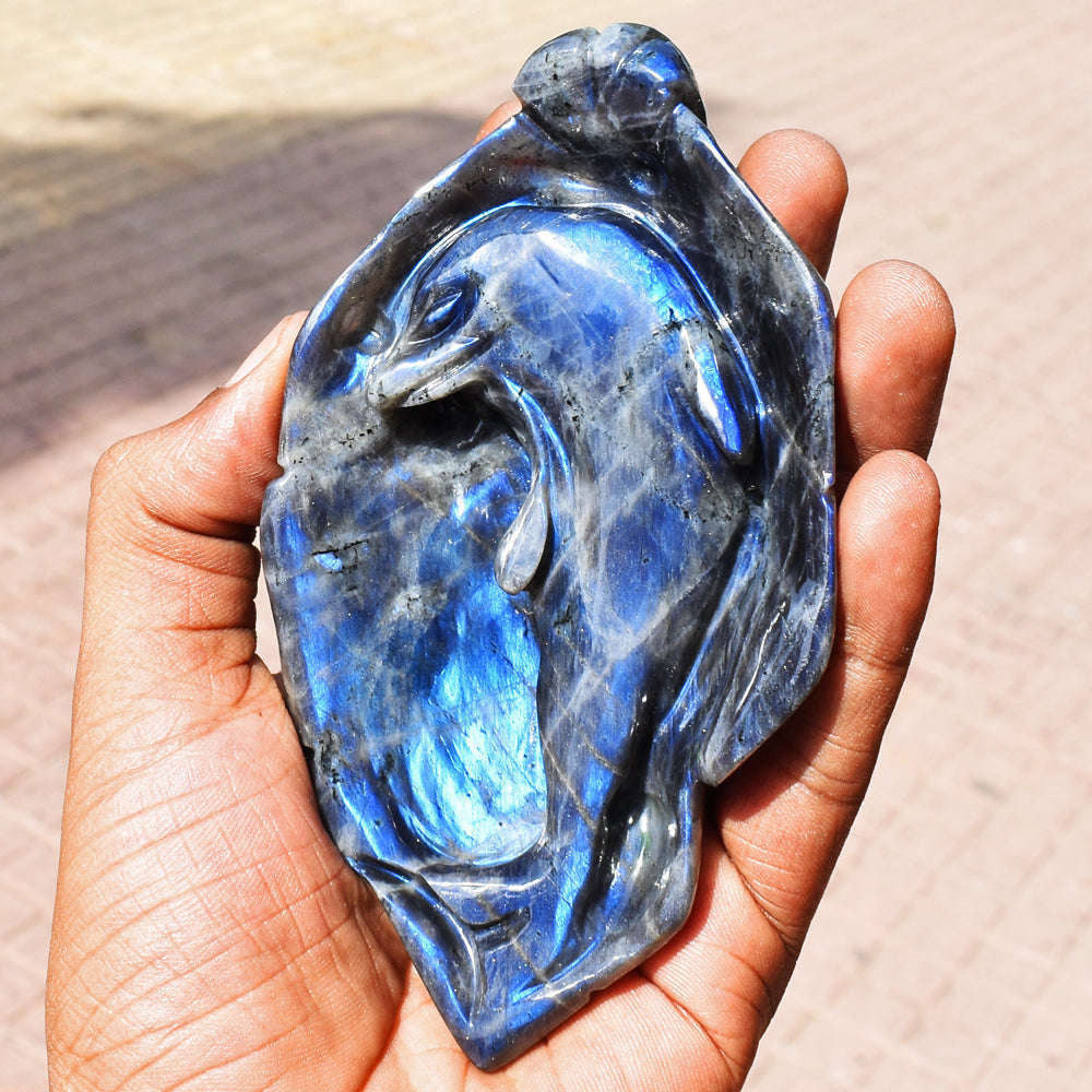 gemsmore:Genuine Blue Flash Labradorite Hand Carved Gemstone Dolphin