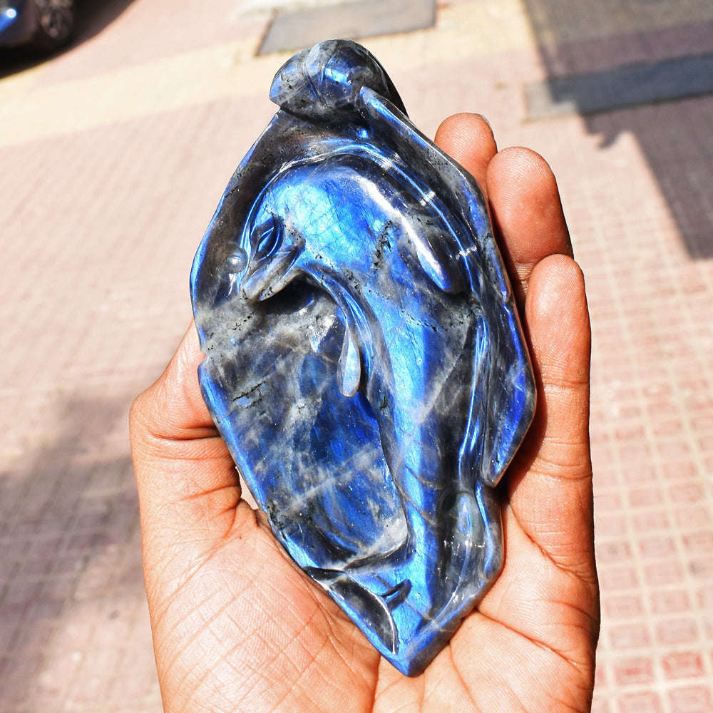 gemsmore:Genuine Blue Flash Labradorite Hand Carved Gemstone Dolphin