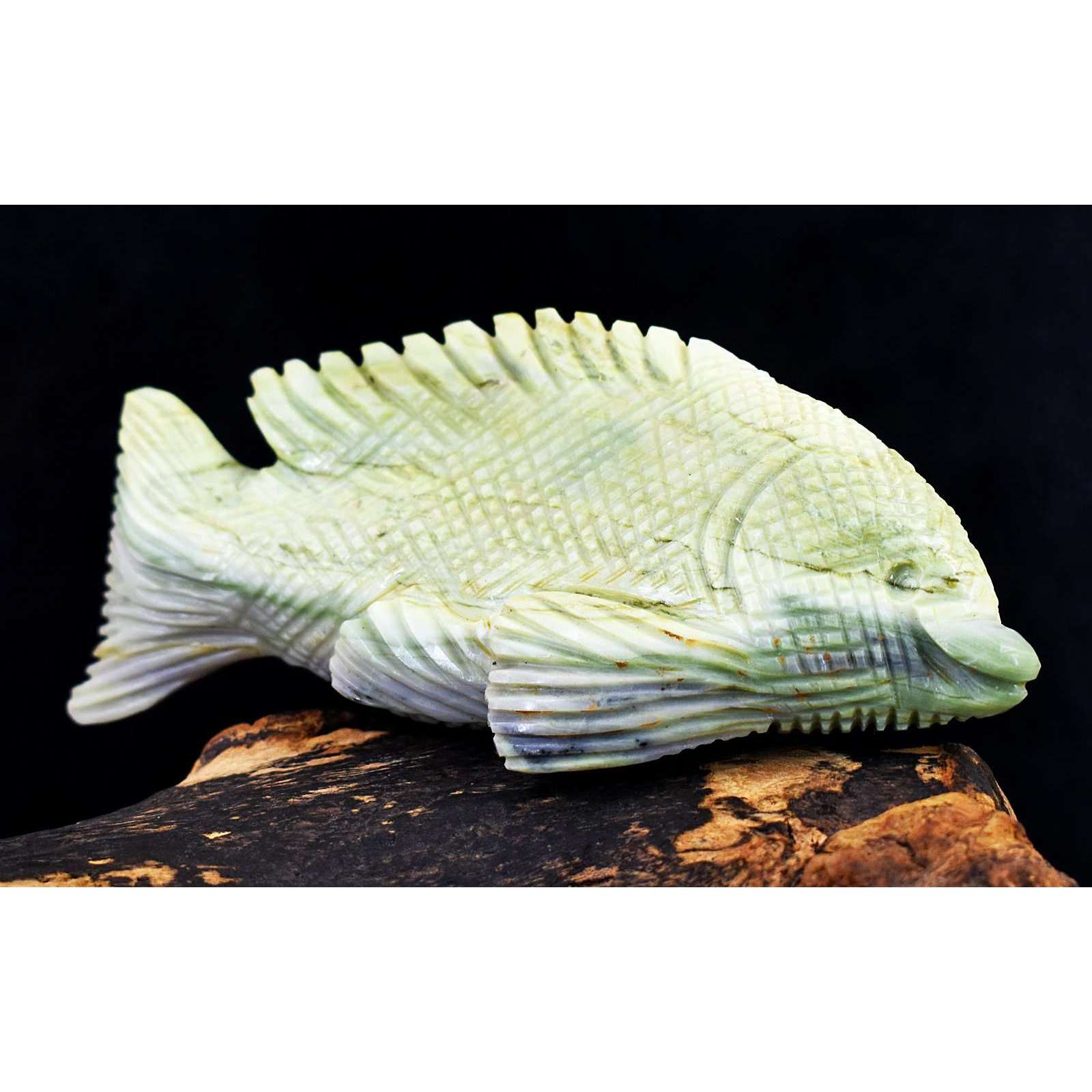 gemsmore:Genuine Serpentine Hand Carved Fish