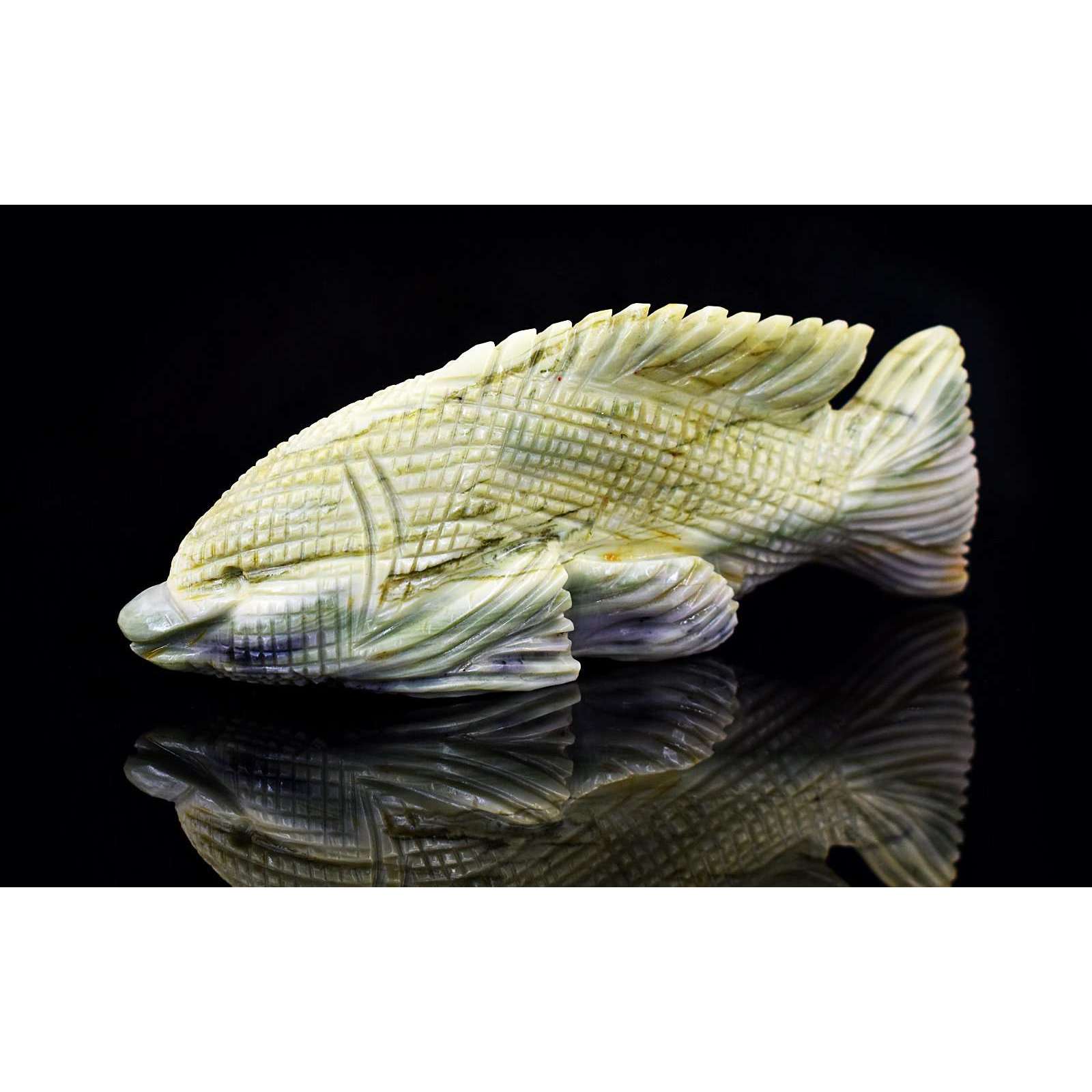 gemsmore:Genuine Serpentine Hand Carved Fish