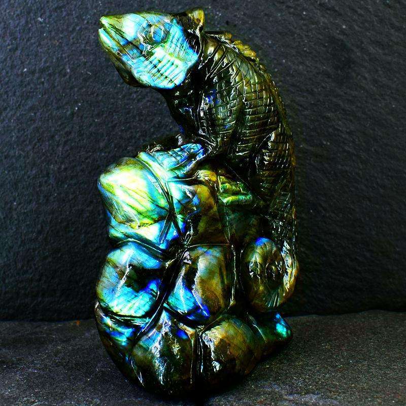gemsmore:Golden & Blue Flash Labradorite Hand Carved Chameleon