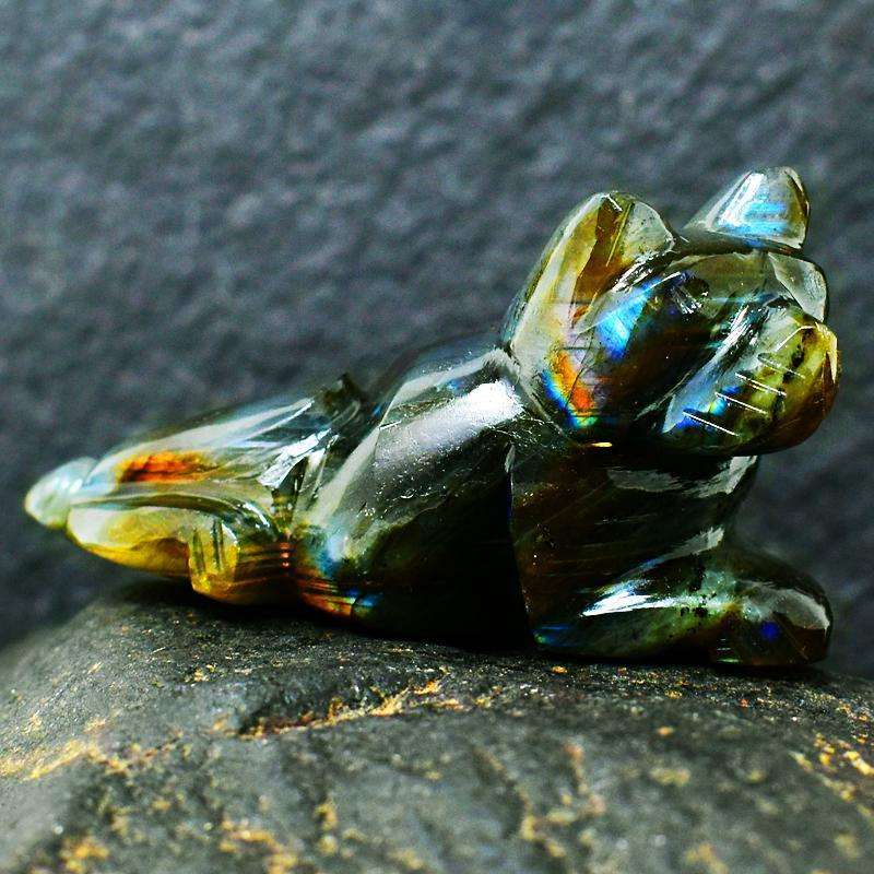 gemsmore:Golden & Blue Flash Labrdaorite Hand Carved Dog