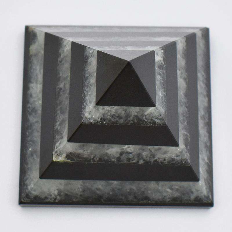 gemsmore:Hand Carved Agate Reiki Healing Pyramid