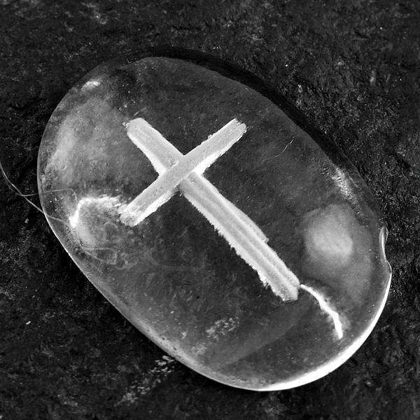 gemsmore:White Quartz Cross Carved Oval Shape Cabochon